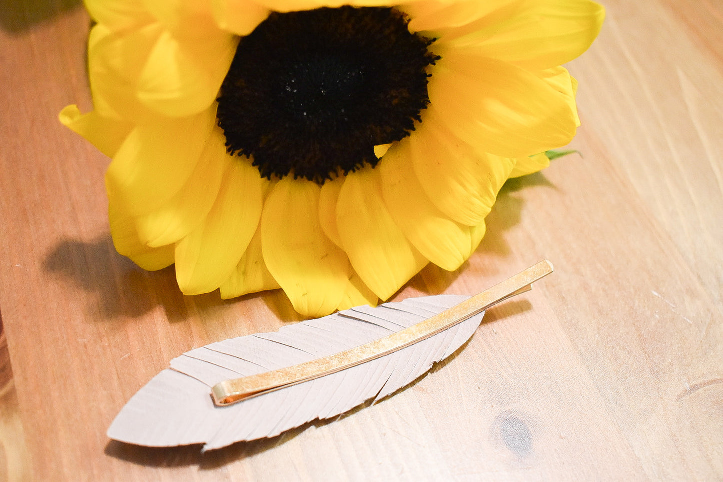 Feather hair pin